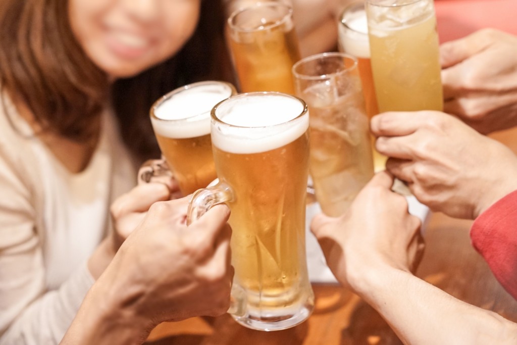 公務員の飲み会のイメージ画像